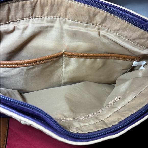 Two-Tone Leather Shoulder Bag with adjustable strap - Picture 6 of 8